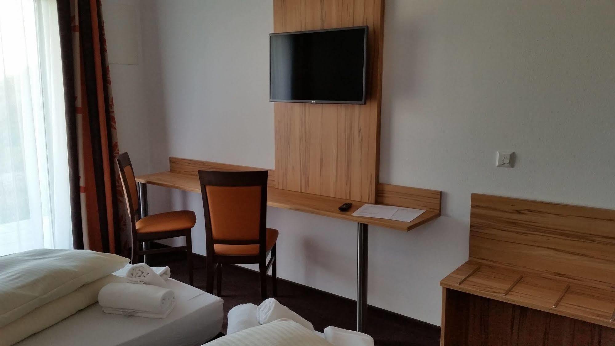 Schaefer Boardinghouse Aparthotel โกรเบนเซลล์ ภายนอก รูปภาพ