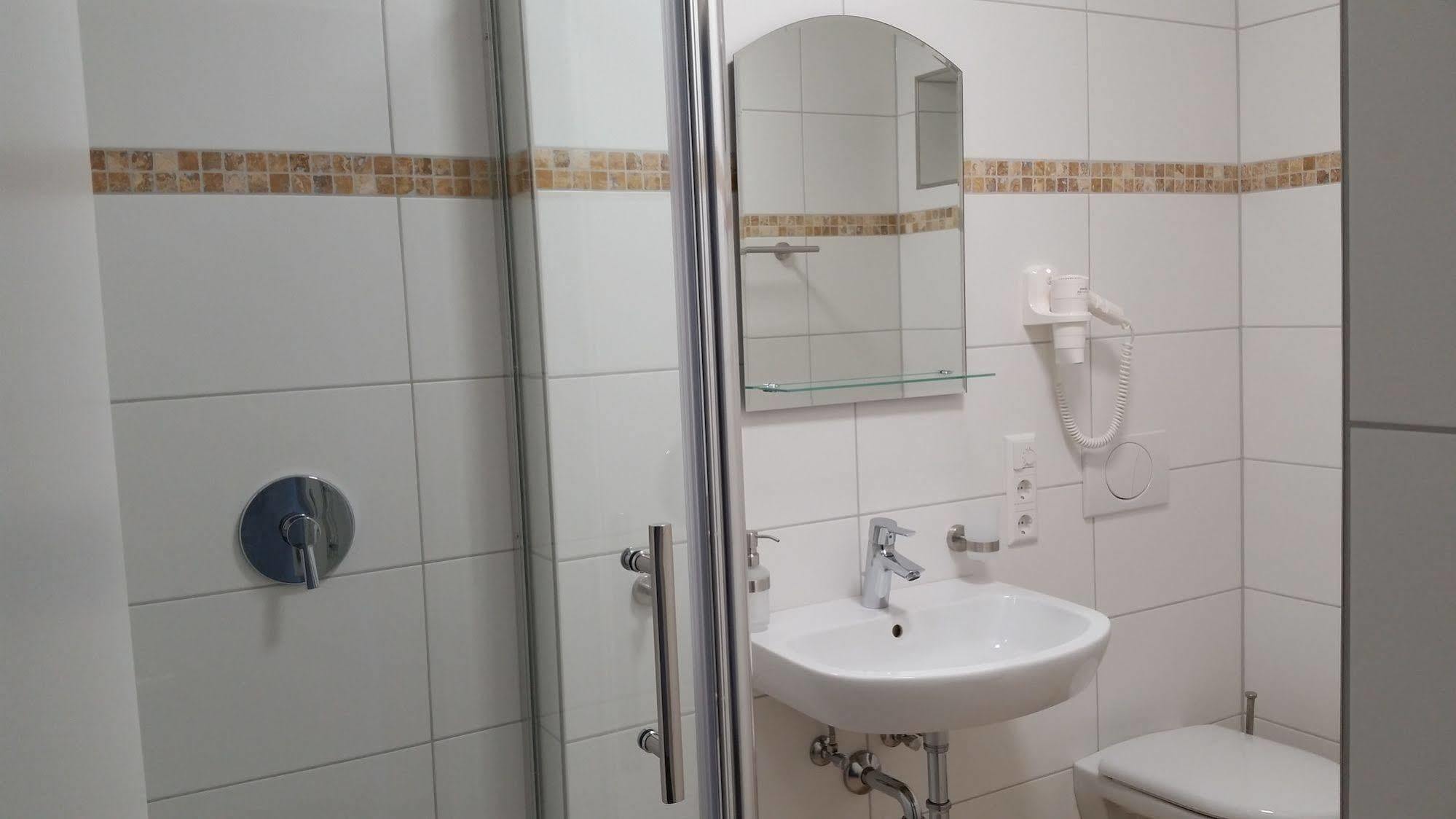 Schaefer Boardinghouse Aparthotel โกรเบนเซลล์ ภายนอก รูปภาพ
